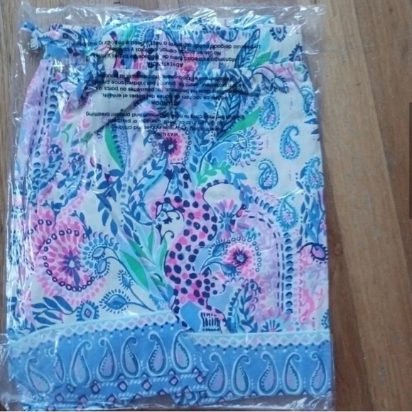 Lily Pulitzer-Katia Shorts in Macadamia Print. - Picture 7 of 9